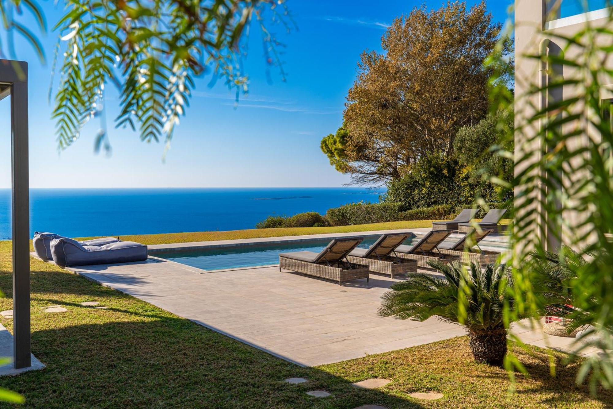 Vila Grande Azzurro In Lakíthra Exteriér fotografie